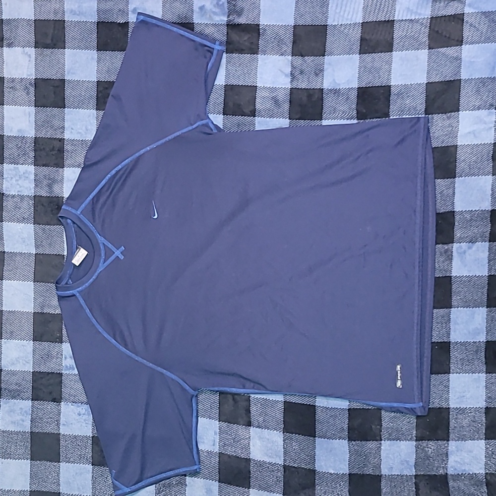 Vintage. 90's. NIKE. Sphere-dry. Tee-shirt size Large. Like-new